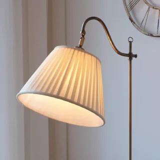 Antieke vloerlamp Charleston oud messing by Markslöjd in Oud messing, Beige – product photo 2 of 3