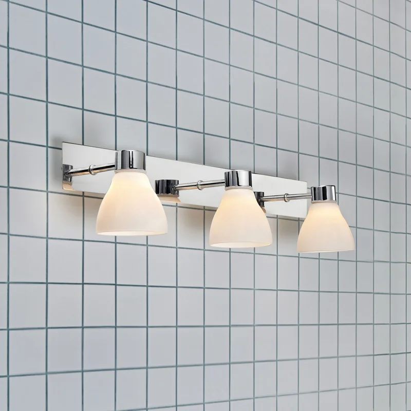 Cassis 3 Applique Murale IP44 Chrome/Opale de Markslöjd – photo produit