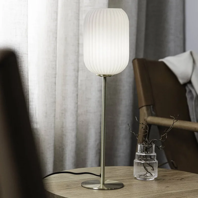 Cava tafellamp, messingkleurig, glas, hoogte 55 cm fra Markslöjd i Messing, Opaal – produktbillede 1 af 4
