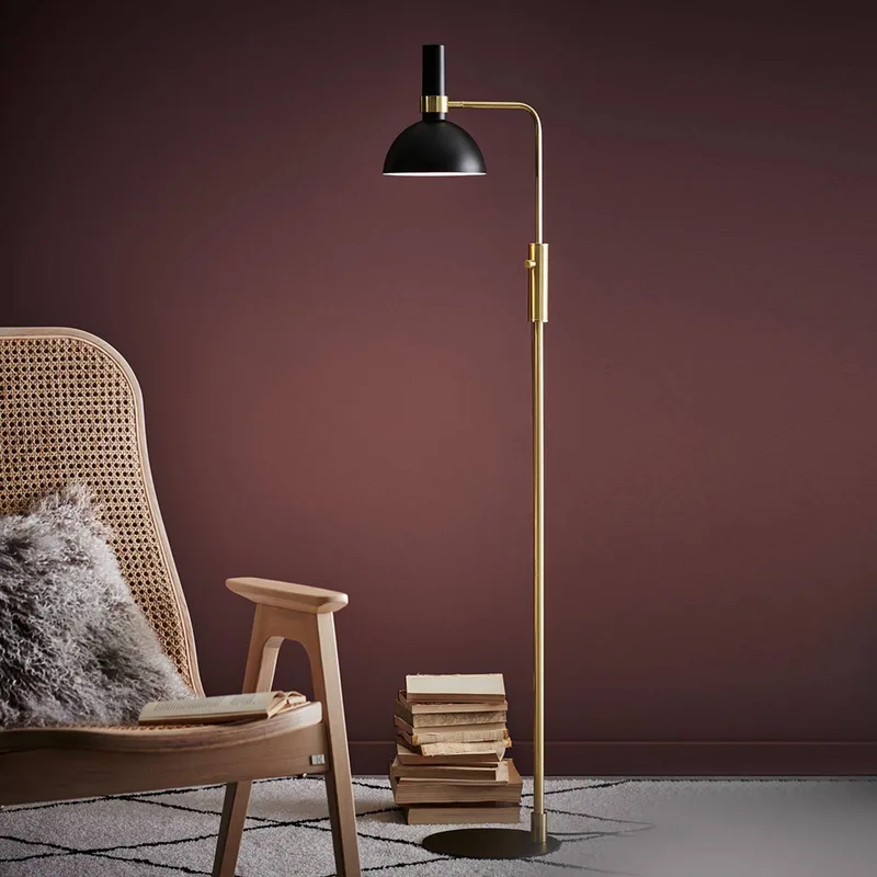 Larry Lampadaire Black/Brushed Brass de Markslöjd en Noir, Laiton – photo produit 1 sur 2