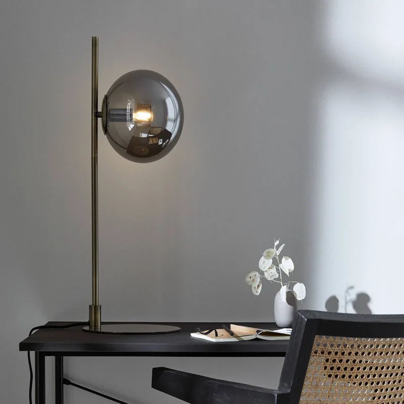 Dione Schreibtischlampe Antik/Rauch von Markslöjd in Messing, Rookgrijs – Produktfoto 2 von 2
