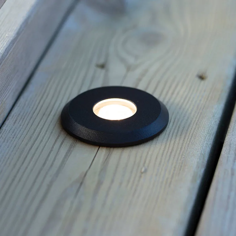 Garden 24 Decklight, licht boven, 3W fra Markslöjd i Sort – produktbillede