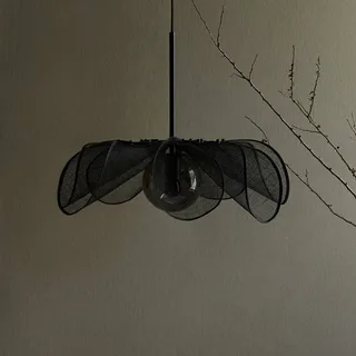 Suspension Styrka, Ø 63 cm, noir et gris fumée, fibre de bananier de Markslöjd en Noir, Rookgrijs – photo produit 1 sur 5