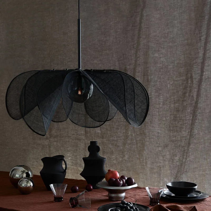 Suspension Styrka, Ø 75 cm, noir et gris fumée, fibre de bananier de Markslöjd en Noir, Rookgrijs – photo produit 2 sur 2