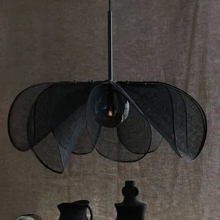 Suspension Styrka, Ø 75 cm, noir et gris fumée, fibre de bananier de Markslöjd en Noir, Rookgrijs – photo produit 1 sur 2