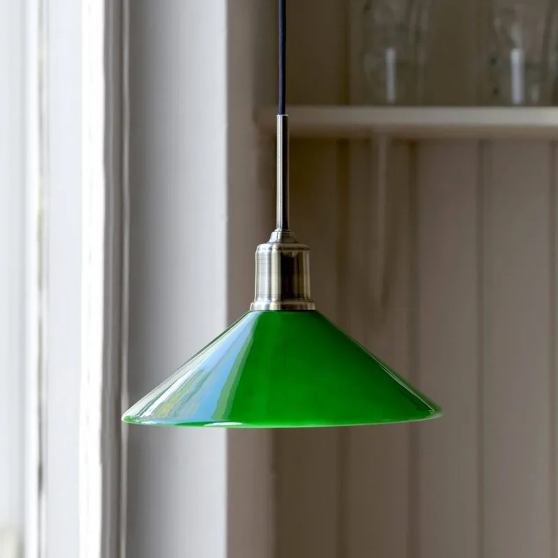 Hanglamp Vela, groen/oud messing, glas/ijzer Ø 25 cm stekker fra Markslöjd i Grøn, Antiek messing – produktbillede
