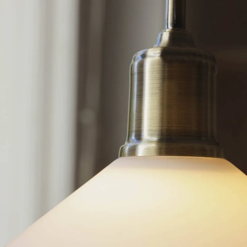 Hanglamp Vela, wit/oud messing, glas/ijzer Ø 25 cm stekker de Markslöjd en Wit mat, Antiek messing – photo produit 2 sur 2