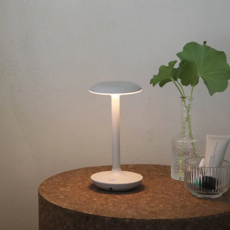 LED tafellamp Petit, aluminium, IP44 de Markslöjd en Greige – photo produit 3 sur 5