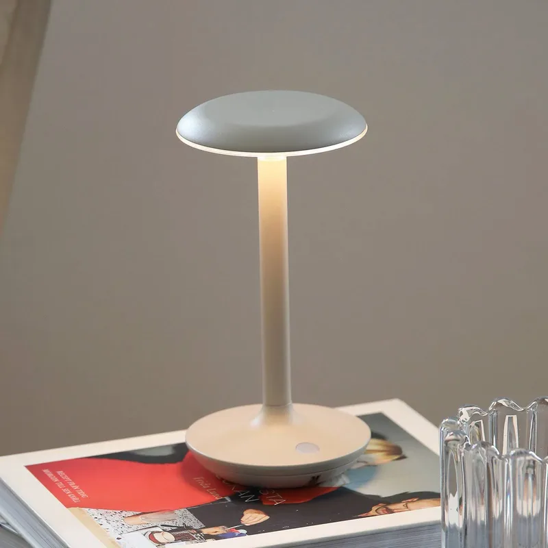 LED tafellamp Petit, aluminium, IP44 de Markslöjd en Greige – photo produit 1 sur 5