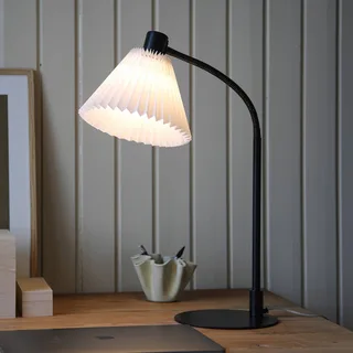 Mira tafellamp, zwart/wit, ijzer/stof, hoogte 59 cm de Markslöjd en Noir, Blanc – photo produit 1 sur 5
