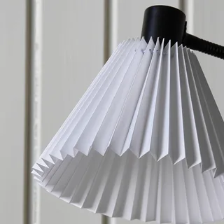 Mira tafellamp, zwart/wit, ijzer/stof, hoogte 59 cm de Markslöjd en Noir, Blanc – photo produit 4 sur 5