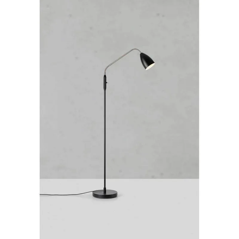 Patro LED Stehleuchte 3-Step Black von Markslöjd – Produktfoto
