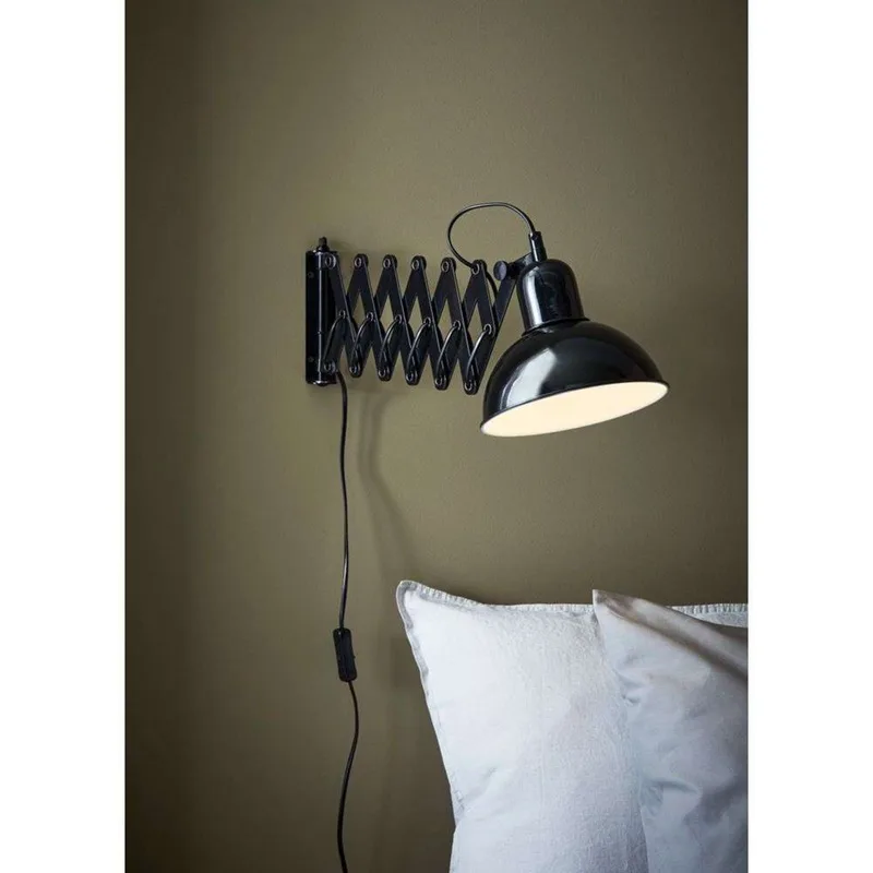 Riggs Nachttischlampe Schwarz von Markslöjd – Produktfoto