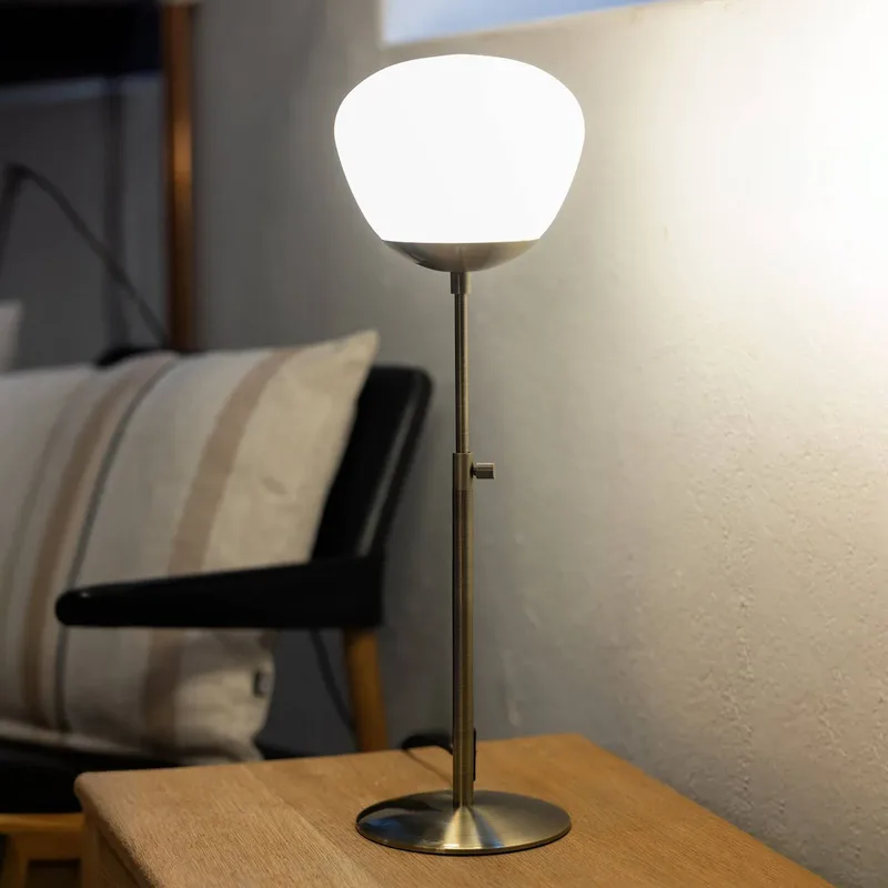 Rise tafellamp, hoogte 60 cm, antiek messing, ijzer, glas by Markslöjd in Brass, White – product photo