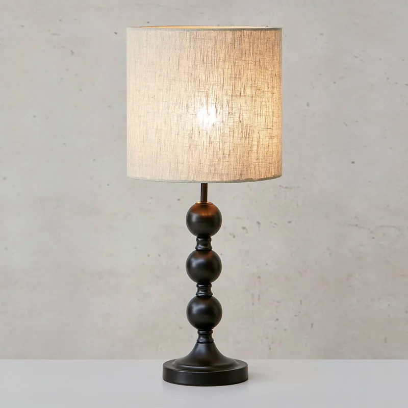 Tafellamp Octo met linnen kap, zwart/zand de Markslöjd en Noir, Zand – photo produit
