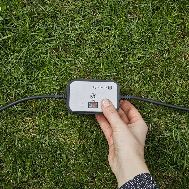 Garden 24 Ljussensor med timer von Markslöjd in Schwarz, Weiß – Produktfoto