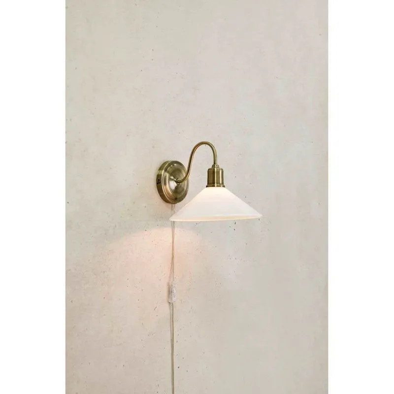 Vela Wandlamp Antique Brass/Shiny White fra Markslöjd – produktbillede