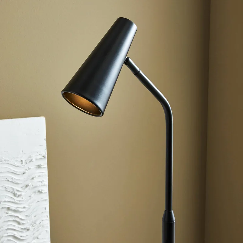 Vloerlamp Crest beweegbare kap fra Markslöjd i Sort – produktbillede 2 af 2