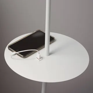 Lampadaire Linear avec station de charge USB de Markslöjd en Blanc – photo produit 3 sur 3