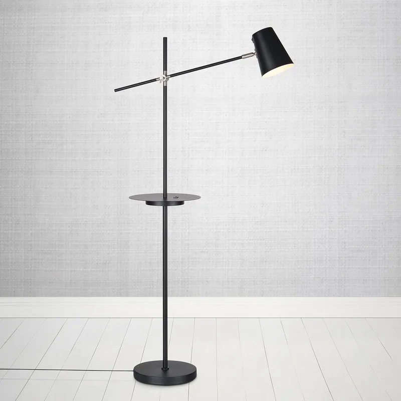 Gulvlampe Linear med USB opladestation fra Markslöjd i Sort – produktbillede 2 af 3