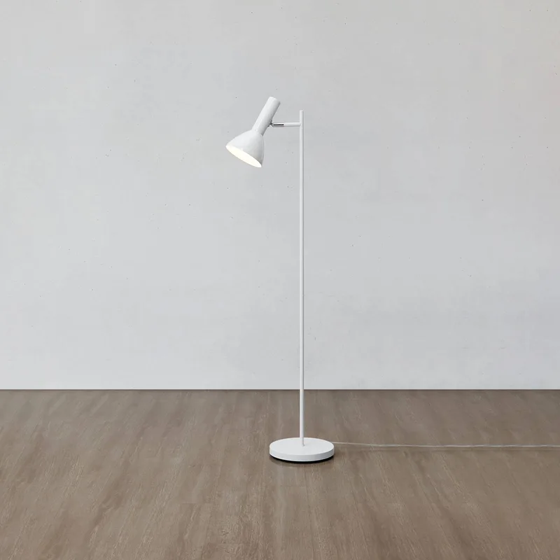 Metro Lampadaire Shiny White de Markslöjd en Blanc – photo produit