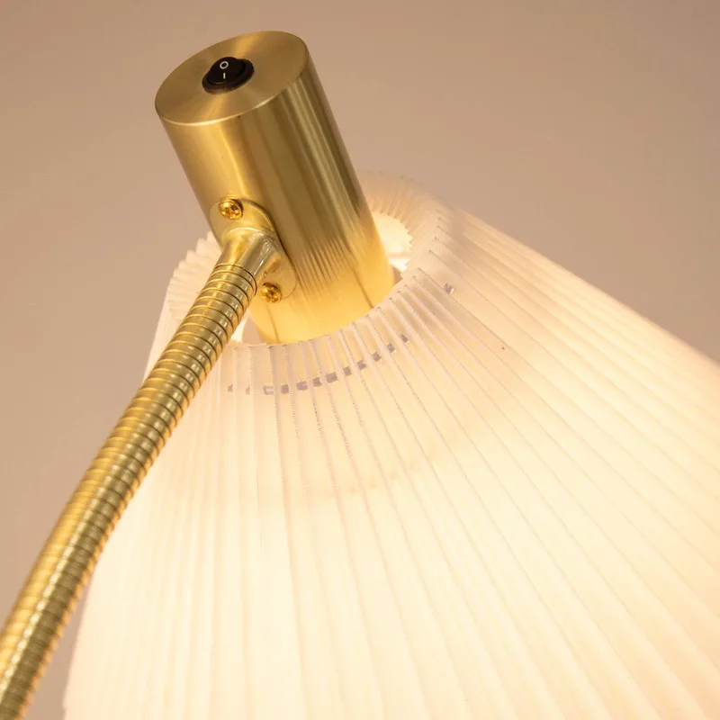 Mira tekstilgulvlampe, messing fra Markslöjd i Messing, Hvid – produktbillede 4 af 4