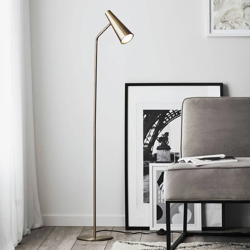 Gulvlampe Peak, variabel, antik messing fra Markslöjd i Antiek-messing – produktbillede