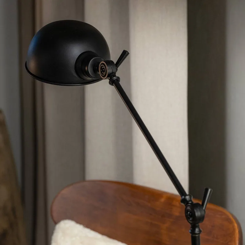 Lampadaire Portland, réglable en 2 positions de Markslöjd en Noir – photo produit 3 sur 3