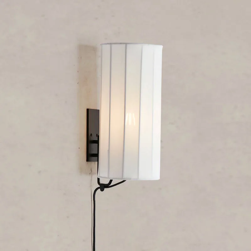 Wandlamp Hikari, hoogte 31 cm, wit/zwart, stof/metaal fra Markslöjd i Hvid, Sort – produktbillede