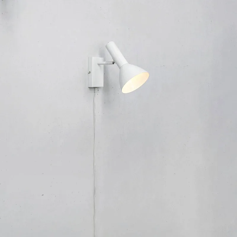 Wandlamp Metro, met kabel en stekker fra Markslöjd i Hvid – produktbillede