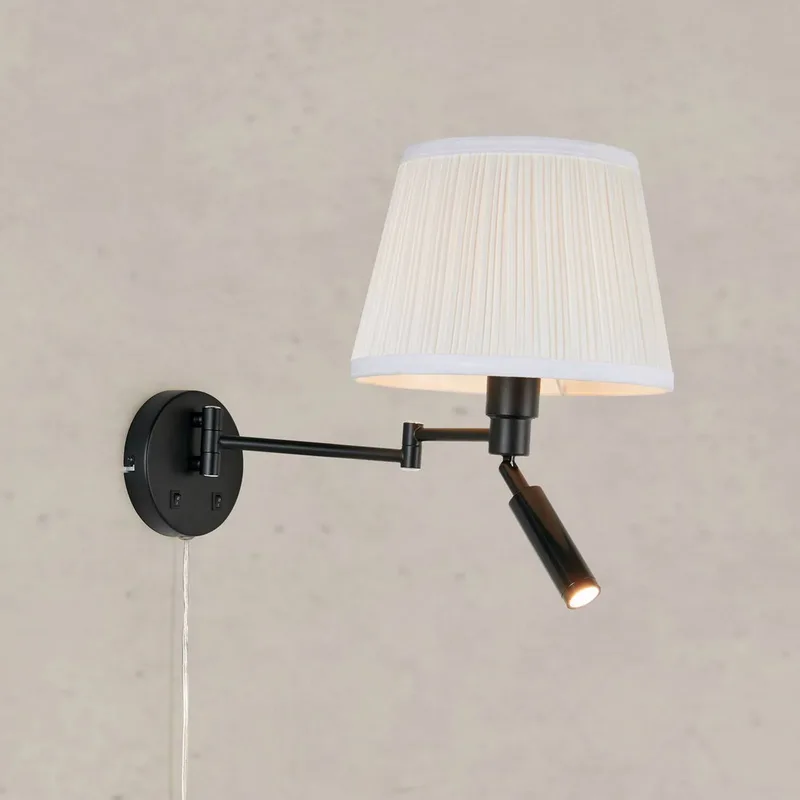 Wandlamp Pivot, naturel wit/zwart, uitsteeklengte 43 cm, 2-lamps. fra Markslöjd i Natuurlijk wit, Sort – produktbillede