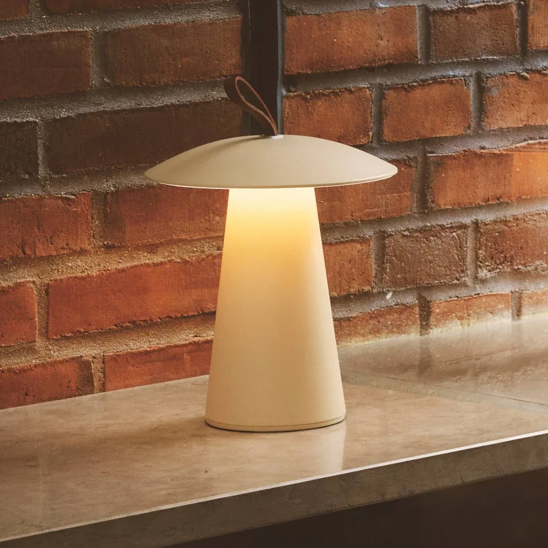 Mobil Dimbar LED-Bordslampa för Utomhusbruk Ara To-Go från Nordlux i Zandbeige – produktbild