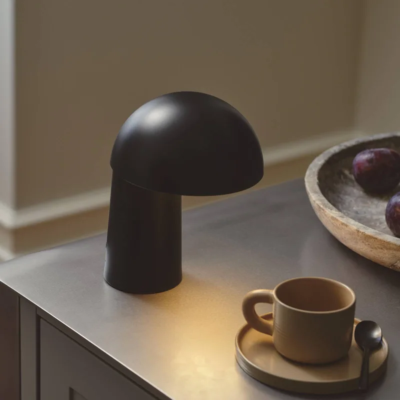 LED-batterijlamp Faye Portable, dimbaar, USB von Nordlux in Schwarz – Produktfoto 2 von 4