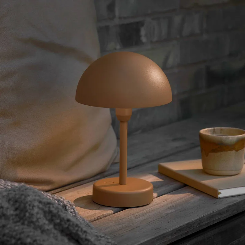 Lampe de table LED à batterie Ellen To-Go, aluminium de Nordlux en Marron – photo produit 2 sur 5