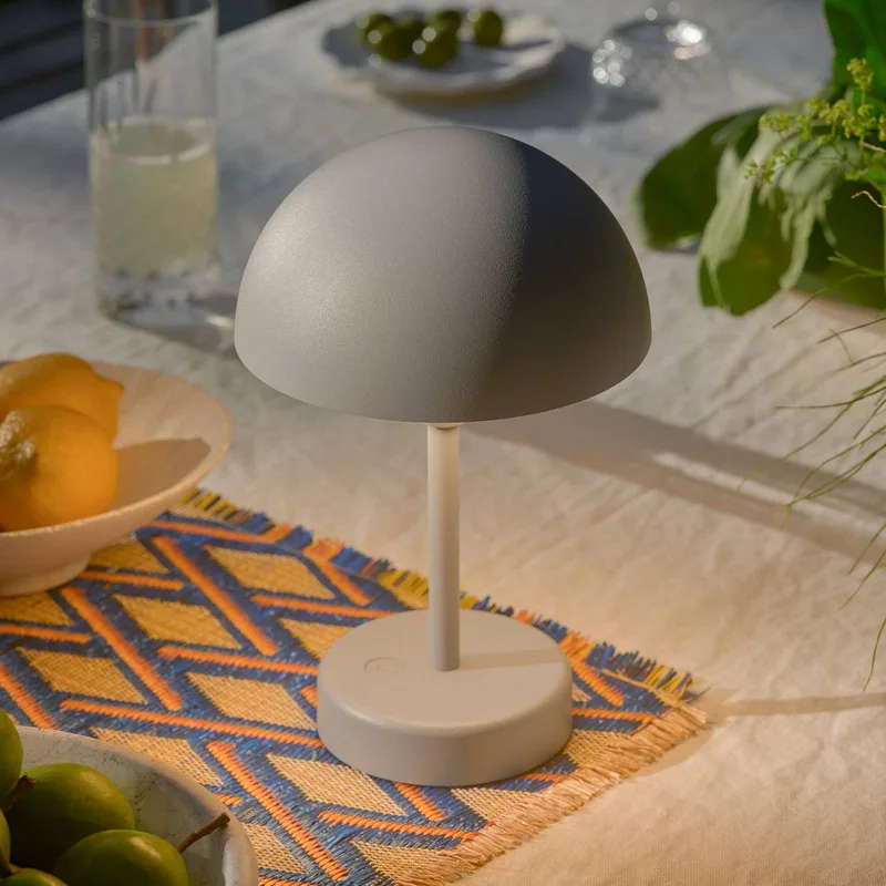 Lampe de table LED à batterie Ellen To-Go, aluminium de Nordlux en Gris – photo produit 1 sur 5