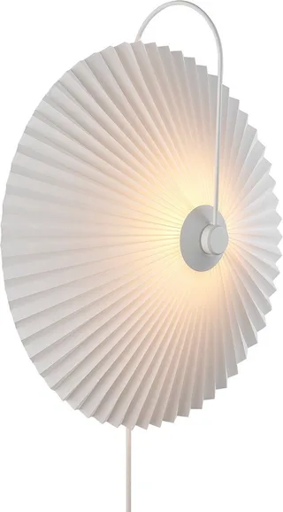 Nadia-wandlamp-geplisseerde kap-E27-wit fra Nordlux i Hvid – produktbillede 1 af 4