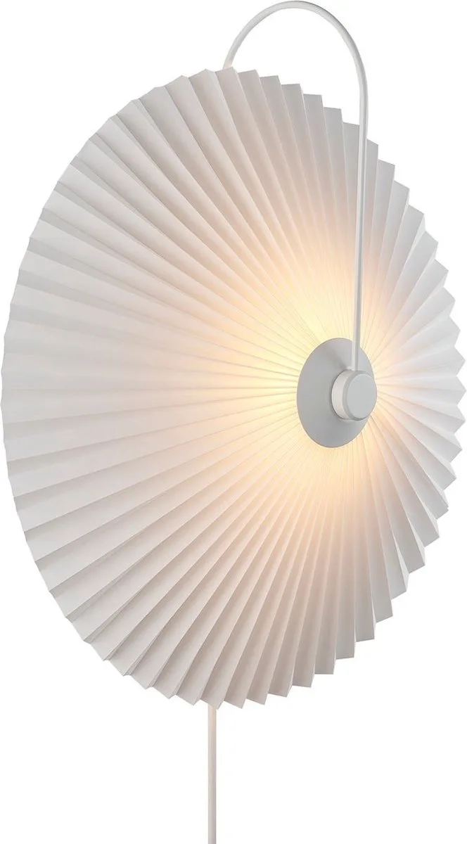 Nadia-wandlamp-geplisseerde kap-E27-wit fra Nordlux i Hvid – produktbillede 1 af 4