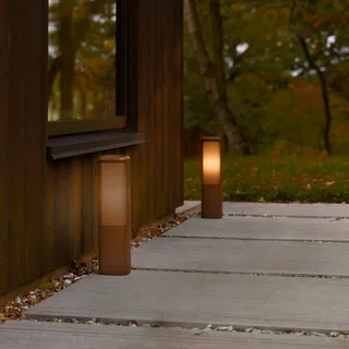 Sokkellamp Sidara 45 Seaside, aluminium, IP44, E27 fra Nordlux i Brun – produktbillede 2 af 4