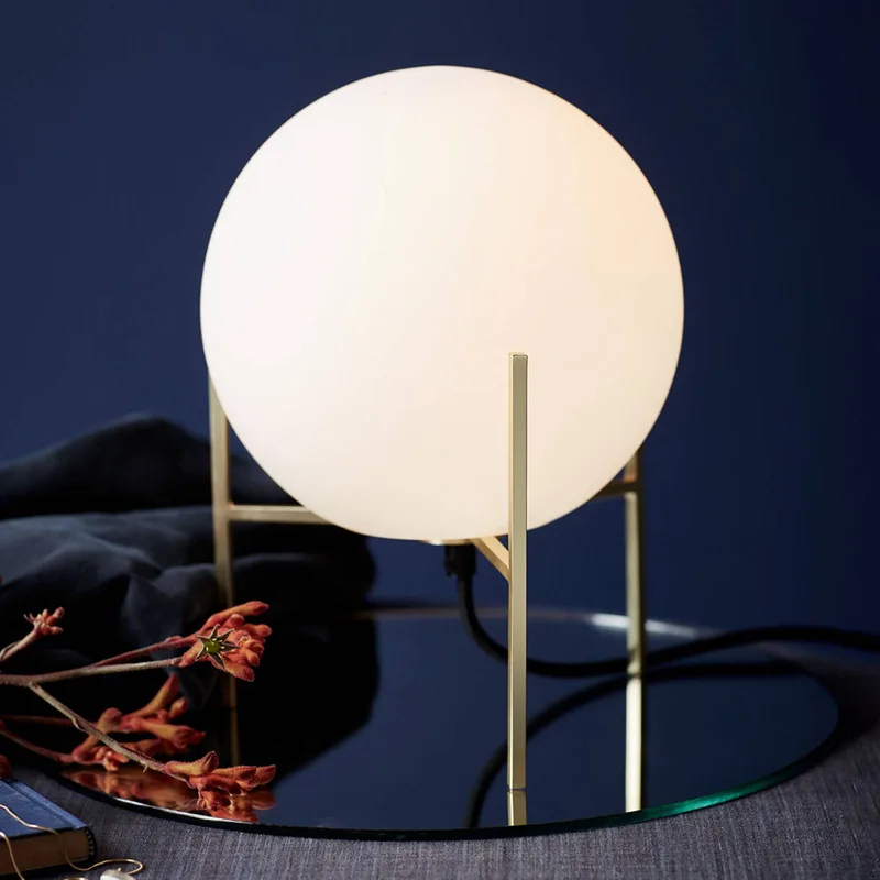Alton bordlampe med hvid glasskærm fra Nordlux i Opaalwit, Messing – produktbillede 3 af 5