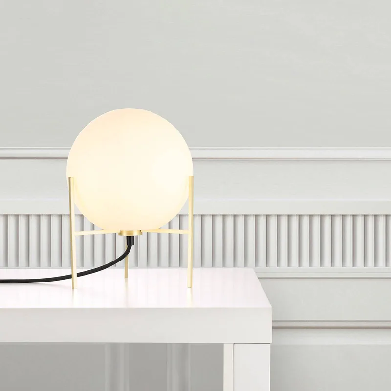 Alton bordlampe med hvid glasskærm fra Nordlux i Opaalwit, Messing – produktbillede 2 af 5