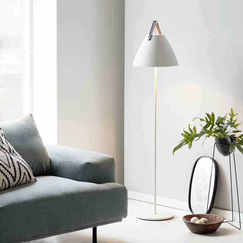 Vloerlamp Strap van metaal met leren band från Nordlux i Vit – produktbild 5 av 5
