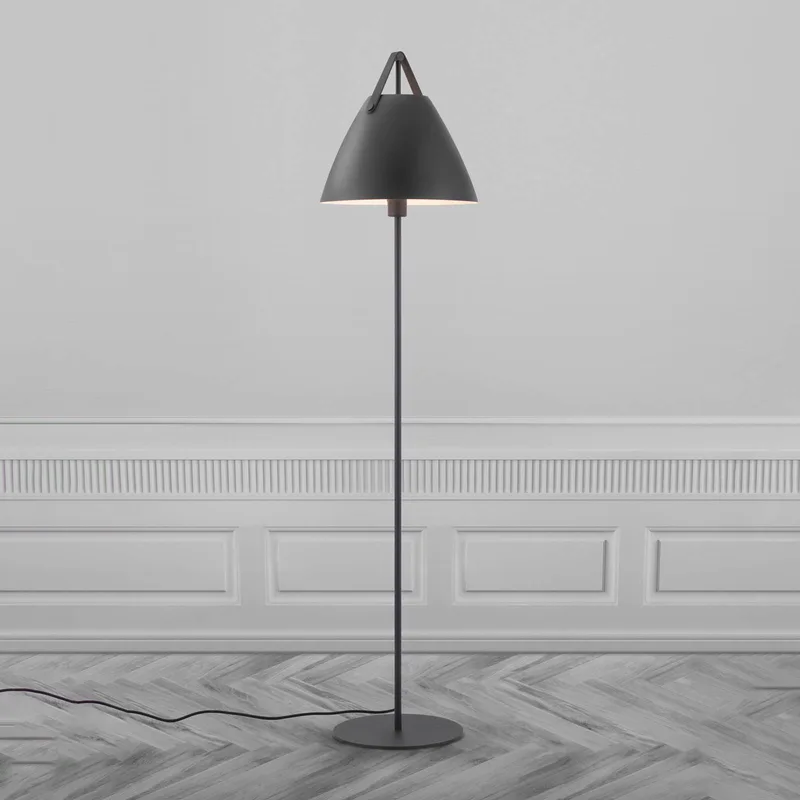 Vloerlamp Strap van metaal met leren band från Nordlux i Svart – produktbild 4 av 4