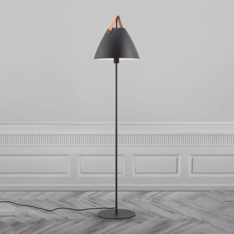 Vloerlamp Strap van metaal met leren band från Nordlux i Svart – produktbild 3 av 4