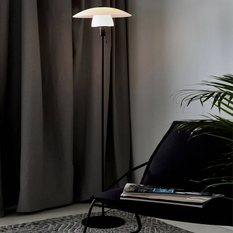 Vloerlamp Verona, frame zwart, kap opaal van Nordlux in Zwart, Opaal wit – productfoto 1 van 4