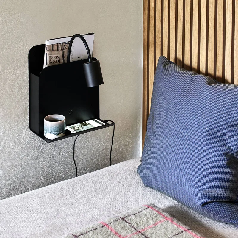 Vägglampa Roomi med hylla och USB från Nordlux i Svart – produktbild 2 av 4
