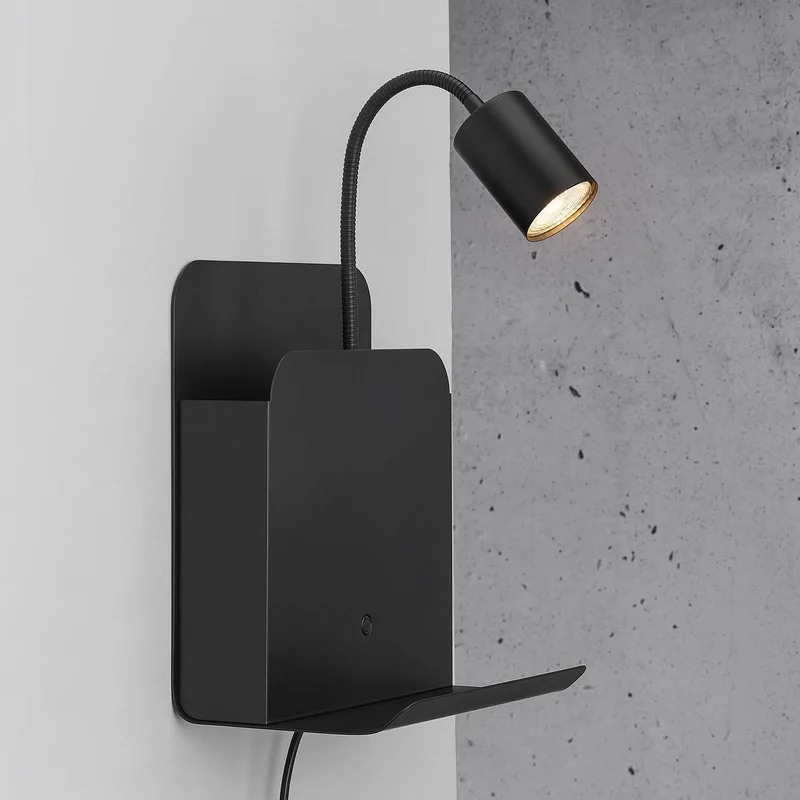 Vägglampa Roomi med hylla och USB från Nordlux i Svart – produktbild 3 av 4