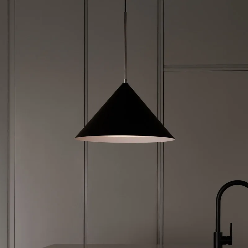 Kuro Pendelleuchte Black, Ø45x25 cm von Watt & Veke – Produktfoto
